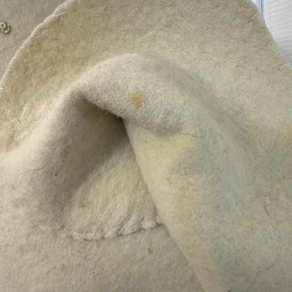 Fiona Walker Elephant Head With Sleepy Eyes And Gold Crown‎